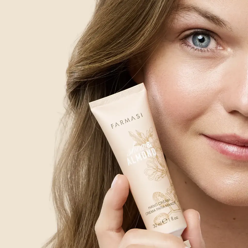 FARMASI Crème pour les mains au karitè et à l'amande  30 ml