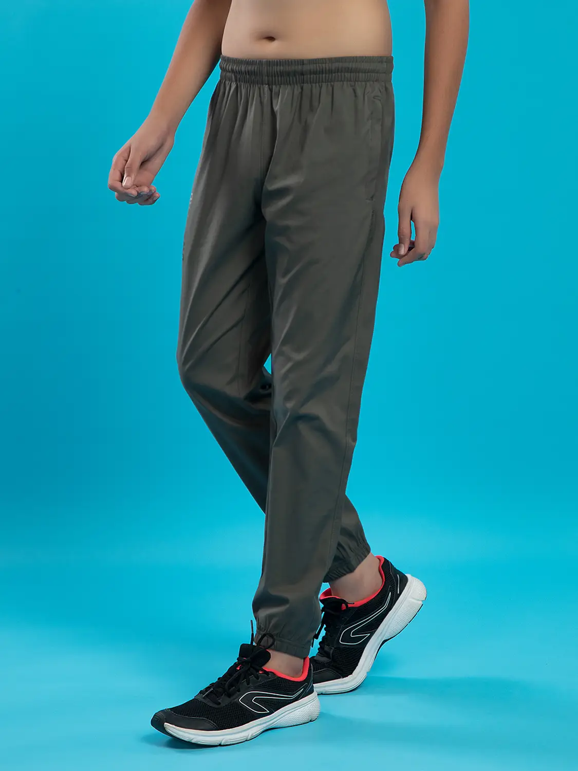 [B165-6-1] TECHNOSPORT BOYS BASIC WOVEN JOGGERS (8Y)